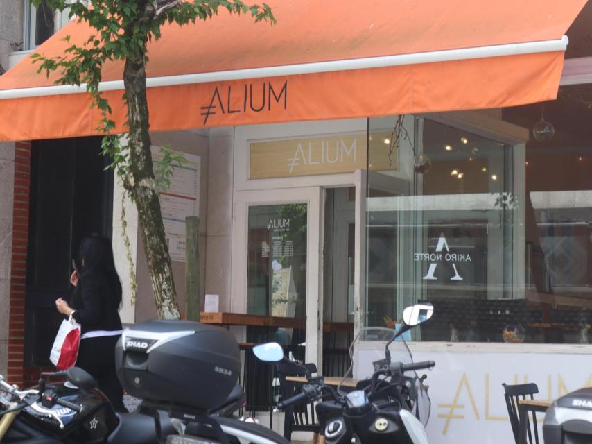 Exterior del restaurante Alium, en Rúa Ecuador