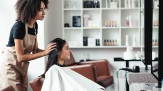 Mujer en la peluquería.