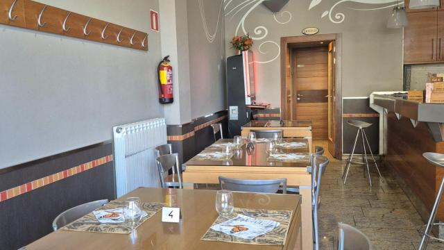 Interior del restaurante en Huesca.