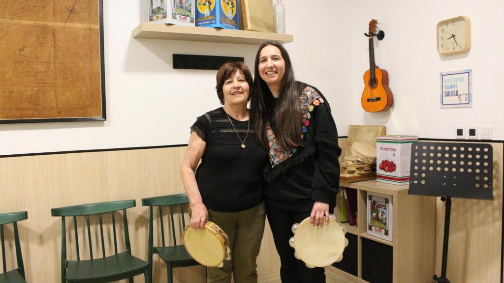 Blandina e Saleta, nai e filla, e cantareiras de Xacarandaina.