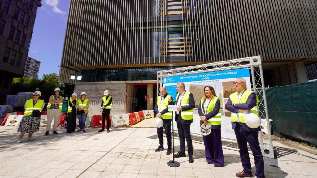 El conselleiro de Sanidade, Antonio Gómez Caamaño, visita las obras del nuevo CIS Olimpia Valencia.