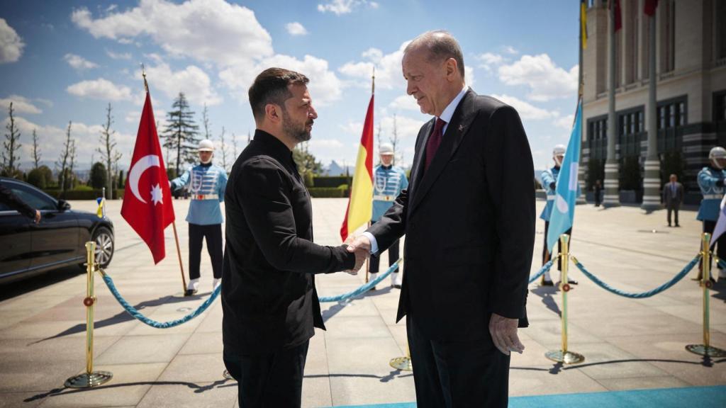 El presidente ucraniano, Volodímir Zelenski, se reunió este jueves con su homólogo turco, Tayyip Erdogan, en Ankara.