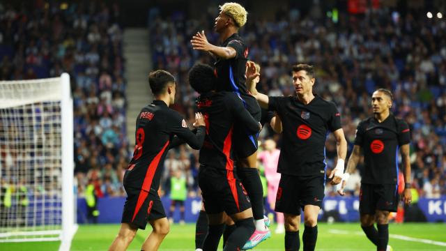 Los jugadores del Barça celebran el gol de Lamine Yamal ante el Espanyol.