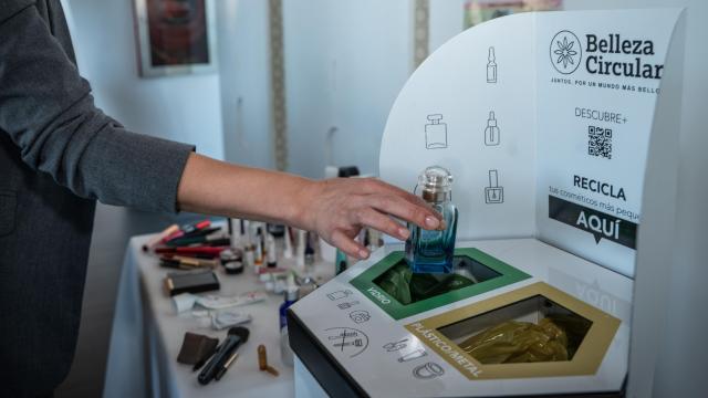 Nuevos contenedores de la iniciativa 'Belleza Circular'.