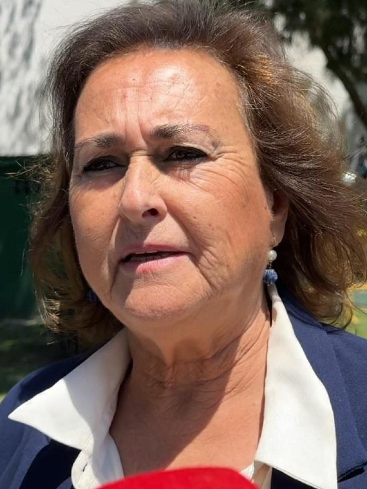 Carmen Tello, atendiendo a la prensa.