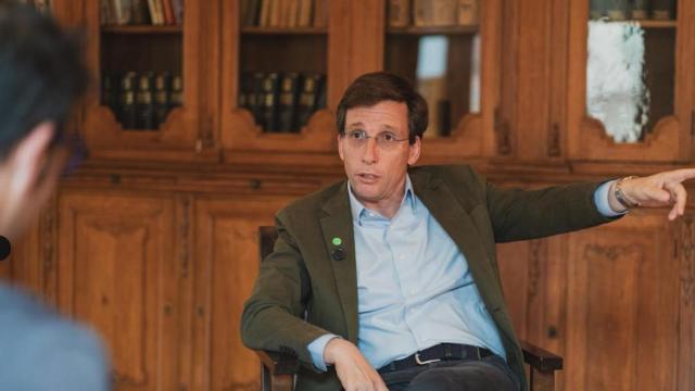 El alcalde de Madrid, José Luis Martínez Almeida, durante la entrevista con EL ESPAÑOL.