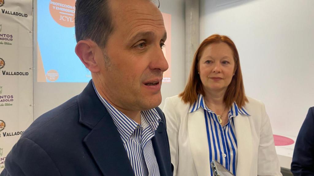 El presidente de la Diputación de Valladolid, Conrado Íscar, y la directora general de la Agencia de Protección Civil, Irene Cortés, en una jornada informativa sobre el sistema de emergencias