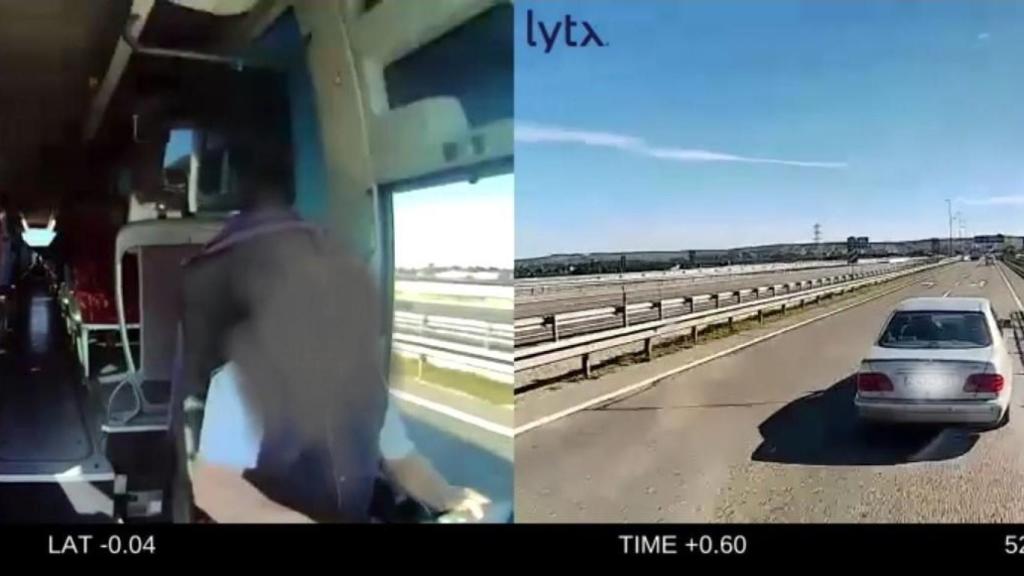 Imagen sustraída del vídeo del accidente de tráfico entre un vehículo y un autobús en la A-2 en Zaragoza