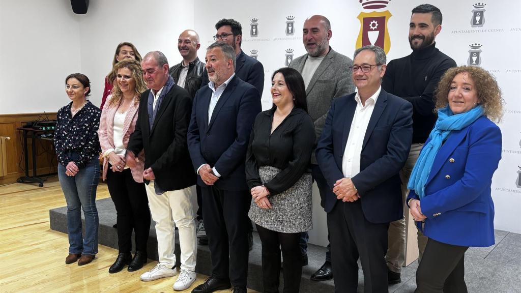 Darío Dolz junto a su equipo de Gobierno en el Ayuntamiento de Cuenca.