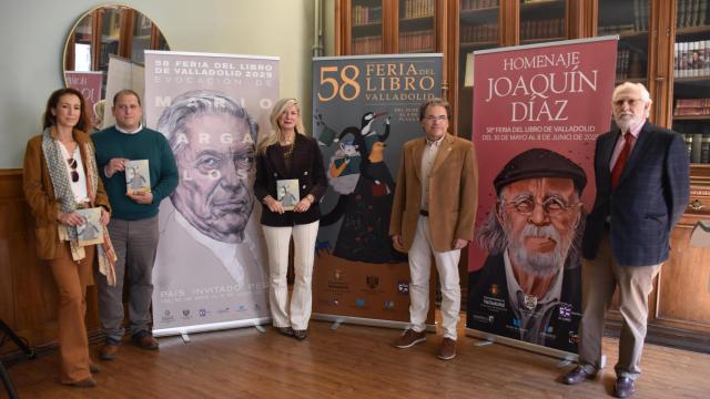 La concejala de Educación y Cultura del Ayuntamiento de Valladolid, Irene Carvajal; el director del certamen, Pedro Ojeda; y el presidente del Gremio de Libreros de Valladolid, Pablo de Garay, en la presentación del a 58ª Feria del Libro