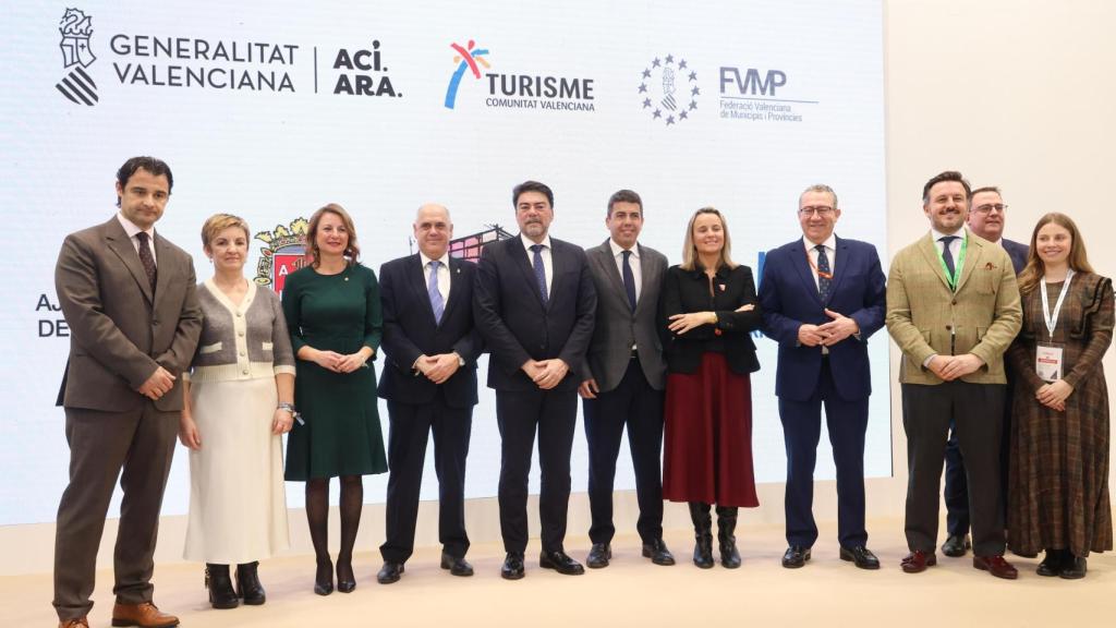Firma del convenio regulador entre la Generalitat Valenciana, la FVMP y los seis principales municipios.