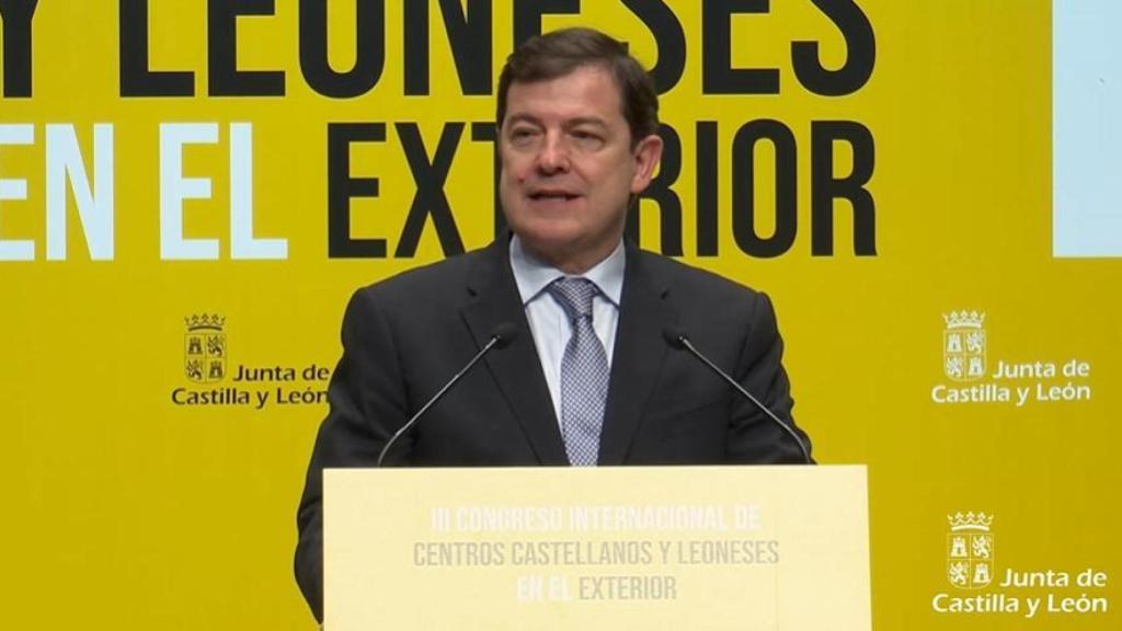 Alfonso Fernández Mañueco ha inaugurado el III Congreso de Centros de Castilla y León en el Exterior, que se celebra este viernes en el Fórum Evolución-Palacio de Congresos de Burgos