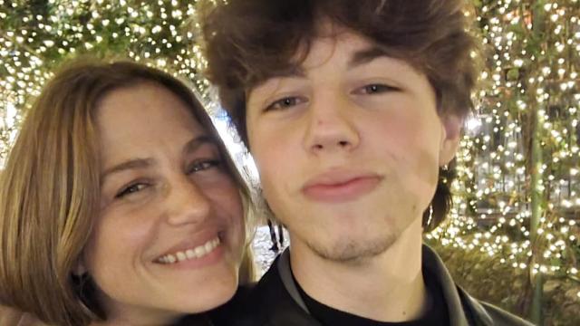 Martina Klein junto a su primogénito, Pablo de la Nuez, en una fotografía de sus redes sociales.