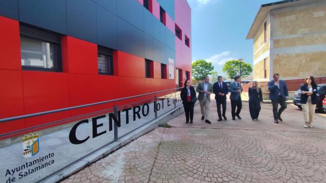El presidente del PP de Salamanca, Carlos García Carbayo, y la vicesecretaria de Movilización y Reto Digital del Partido Popular, Noelia Núñez, visitan el Centro de Internet de las Cosas e Inteligencia Artificial