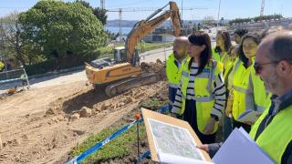 La conselleira de Vivenda e Infraestruturas, María M. Allegue, y el concelleiro de Economía e Planificación Estratéxica, José Manuel Lage, este viernes en las obras de los nuevos accesos al CHUAC.