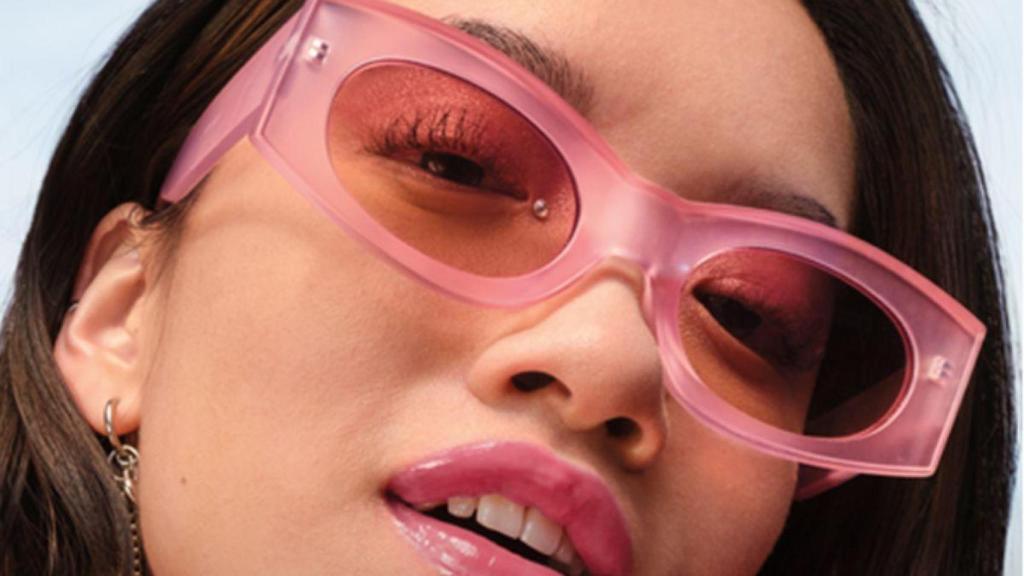 El único brillo de labios que necesitas en tu bolso: hidrata y rellena con ácido hialurónico en el tono de moda