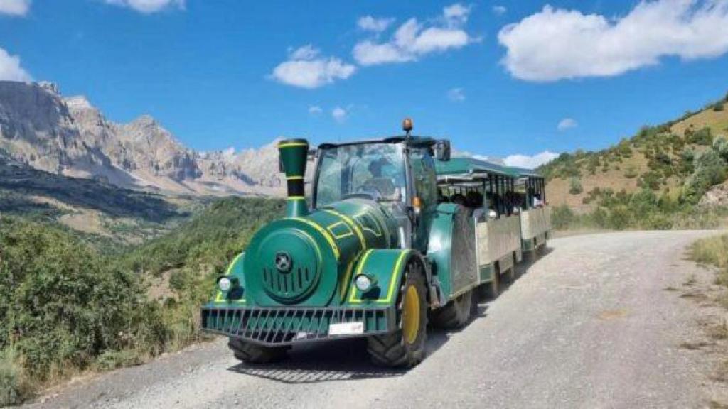 Ruta en tren hacia el ibón de las Paules.