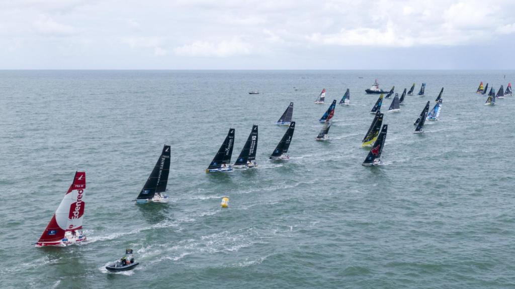 La flota durante la salida de una de las etapas de la edición anterior