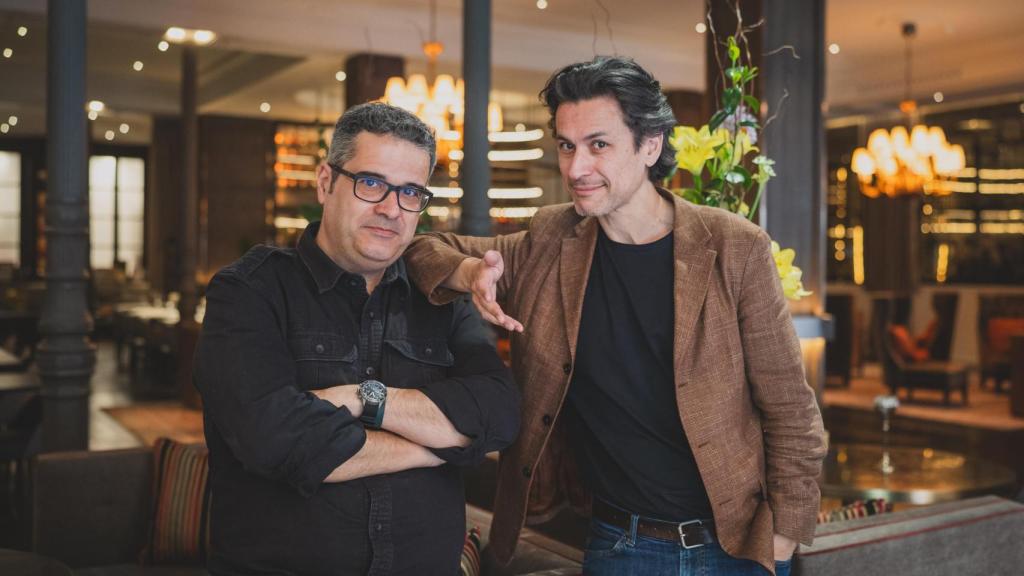 Tomás Hijo (i) y Rodrigo Cortés (d) durante la entrevista con EL ESPAÑOL.