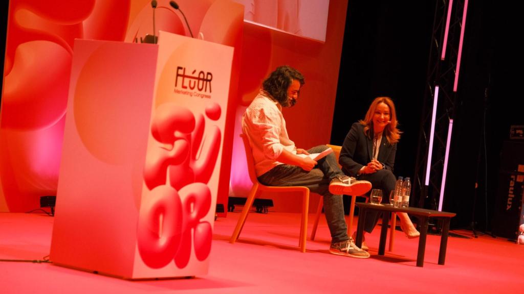 Marián Mouriño, entrevista por el periodista Manuel Jabois en el congreso de marketing Fluor
