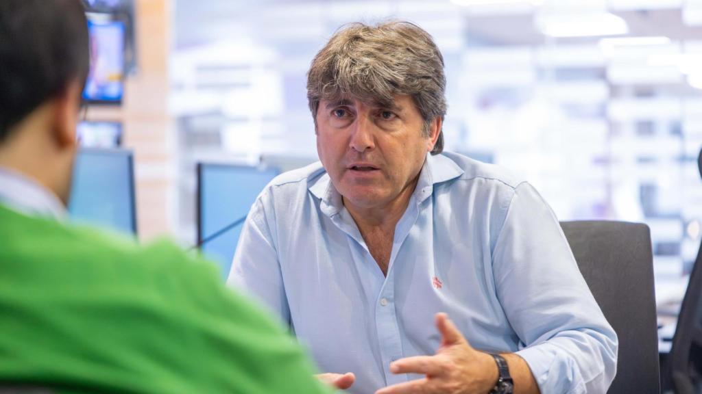 Martín de Blas gesticula durante la entrevista