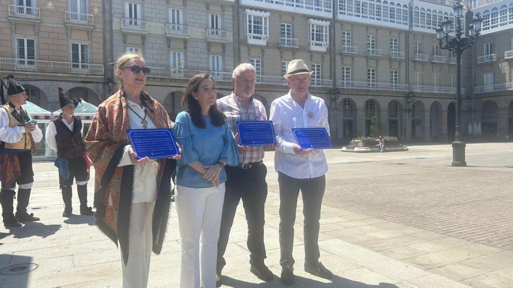 Acto homenaje a las cantareiras en María Pita.