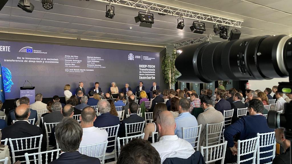 Otra de las mesas redondas del evento.