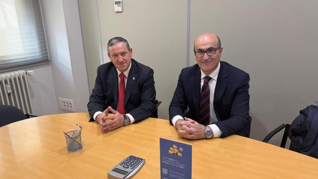 Firma de Javier Faúndez junto a Fernando Prada