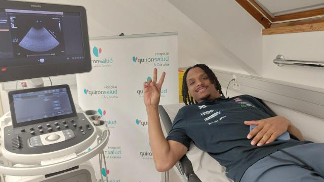 Alonzo Verge, fichaje del Leyma Coruña, pasa el reconocimiento médico en Quirónsalud de A Coruña