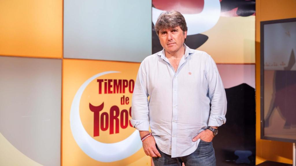 José Miguel Martín de Blas, narrador de toros de CMM, en el estudio de su programa semanal.