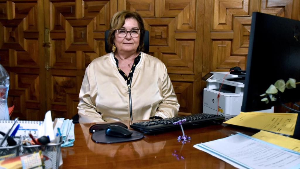 Esther González, en la mesa de su despacho en los Juzgados de Zamora