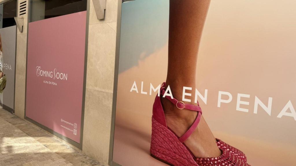 Una imagen del vinilo que anuncia la apertura de Alma En Pena.