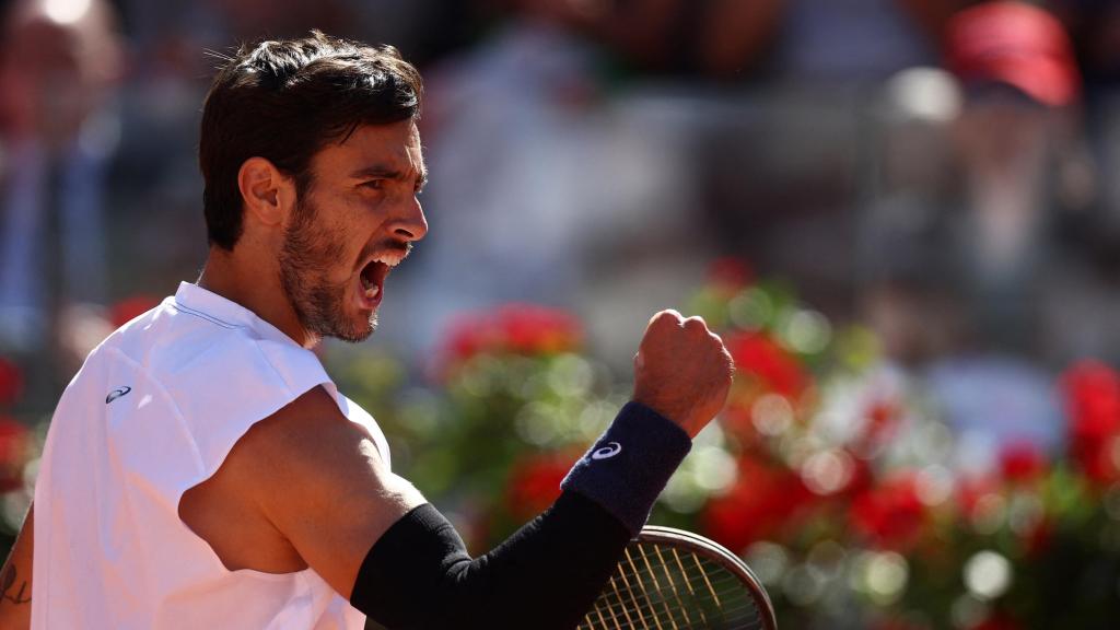 Musetti celebra un punto ante Alcaraz.