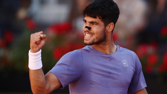 Carlos Alcaraz celebra un punto en su duelo ante Musetti.