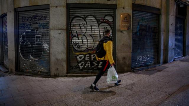 Fachada de un restaurante cerrado, en una imagen de archivo.