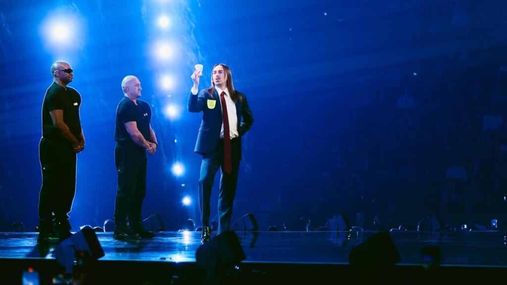 Tommy Cash en la primera semifinal en el 69 Festival de Eurovisión en Basilea.
