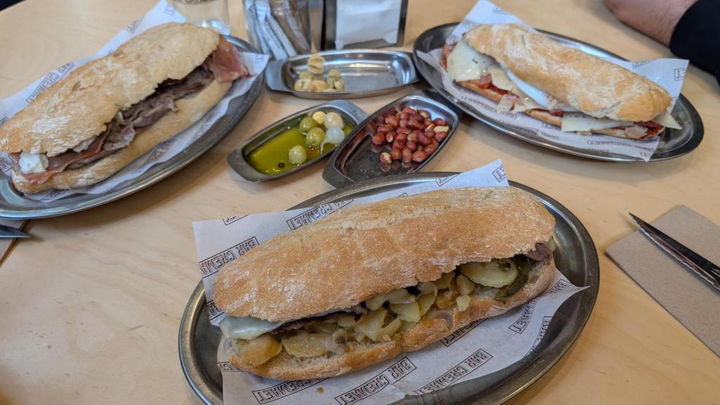Tres bocadillos icónicos en la cultura del almuerzo en Valencia que preparan en el Cremaet.