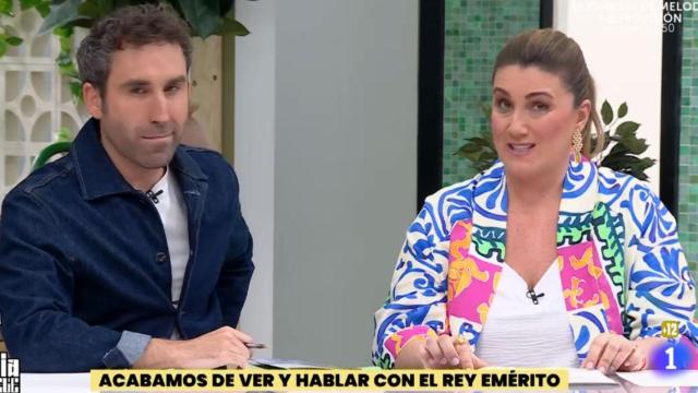 Aitor Albizua y Carlota Corredera en 'La familia de la tele'.