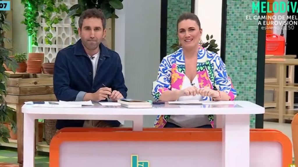 Carlota Corredera y Aitor Albizua en 'La familia de la tele'.