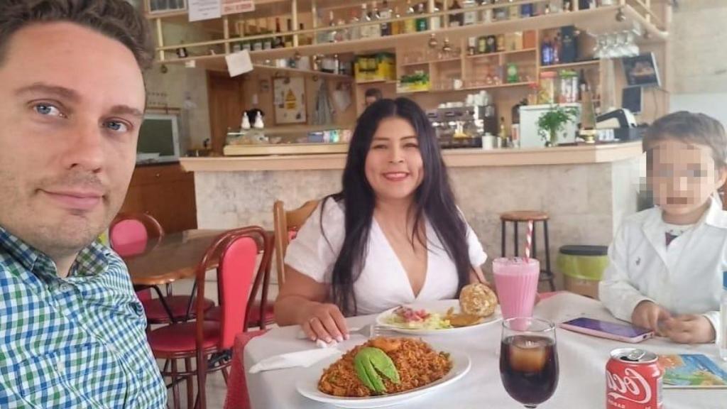 Bernardino, junto a su expareja, Andrea, y el que hijo que tuvieron durante su relación sentimental.