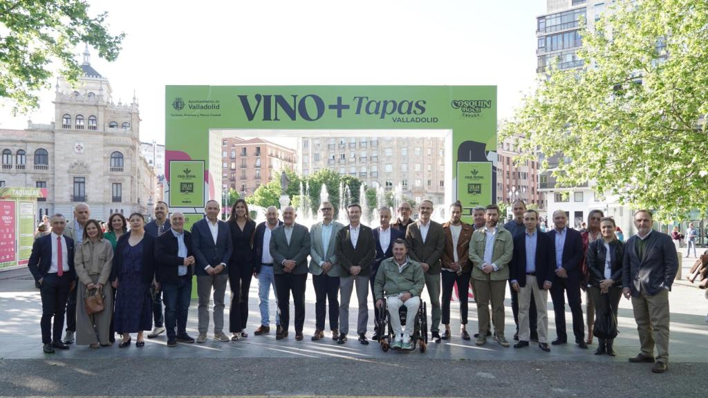 El alcalde de Valladolid, Jesús Julio Carnero, inaugura ‘Vino+Tapas Valladolid’