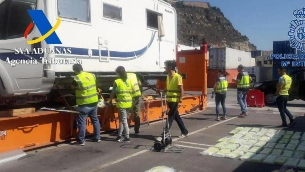 Imagen de una operacion antidroga con una autocaravana en la que se encontraron 534 kilos de cocaína.