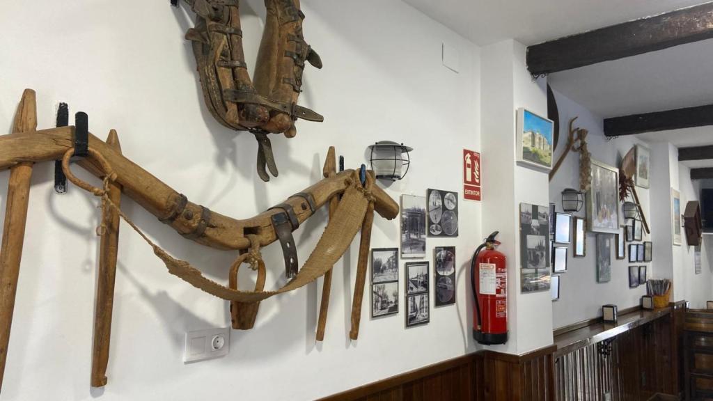 Detalles del interior del bar.