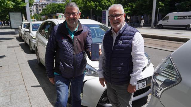 Michel Izaguerri y Miguel Ángel Perdiguero enseñan un adelanto de la nueva MoZa.