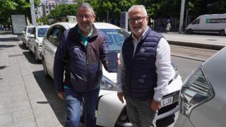 Michel Izaguerri y Miguel Ángel Perdiguero enseñan un adelanto de la nueva MoZa.