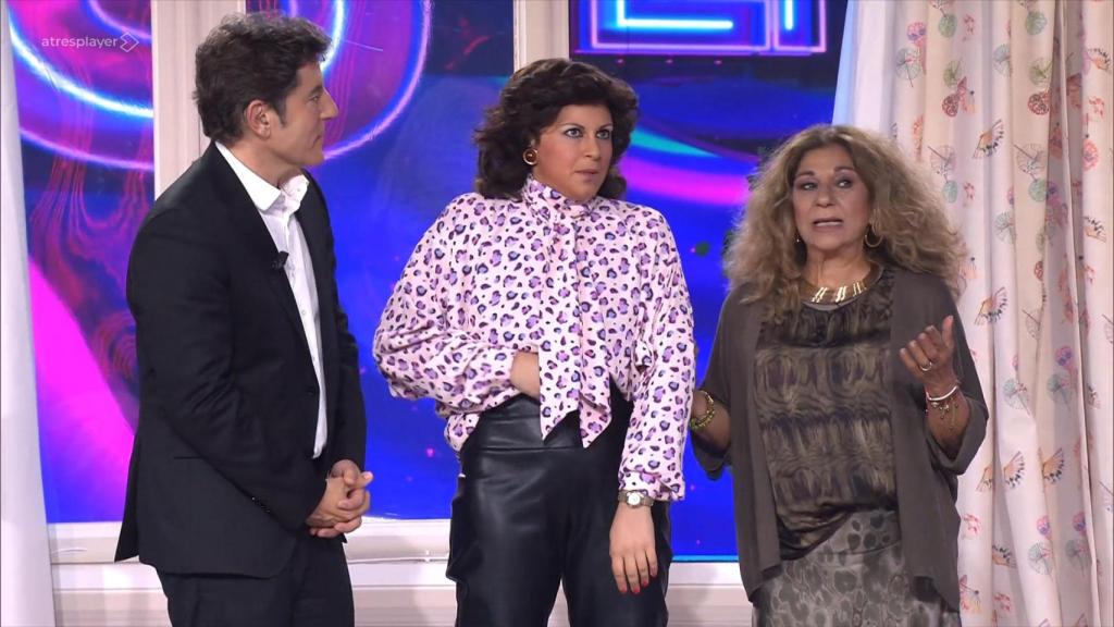 Lolita y Esperansa Grasia junto a Manel Fuentes.