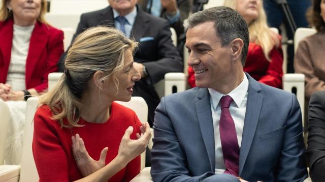 La vicepresidenta segunda, Yolanda Díaz y el presidente del Gobierno, Pedro Sánchez, durante una reciente entrega de los premios.