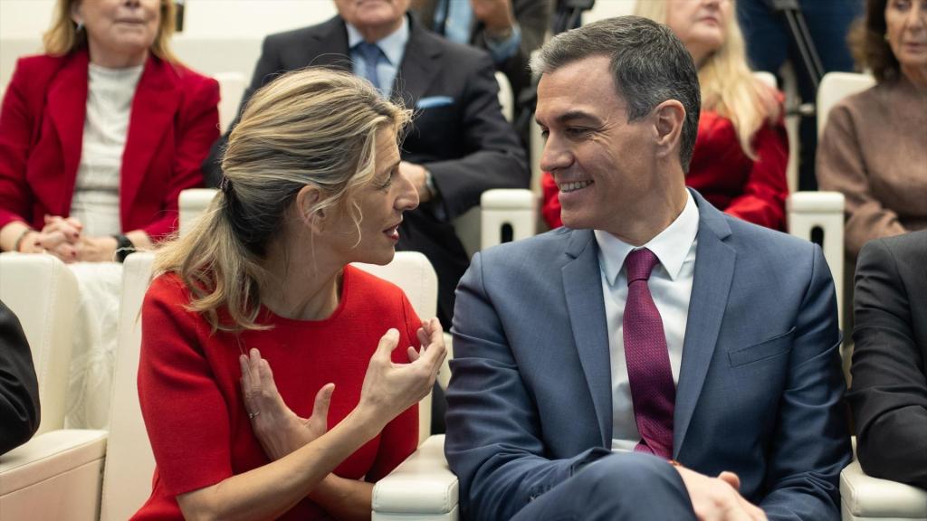 La vicepresidenta segunda, Yolanda Díaz y el presidente del Gobierno, Pedro Sánchez, durante una reciente entrega de los premios.