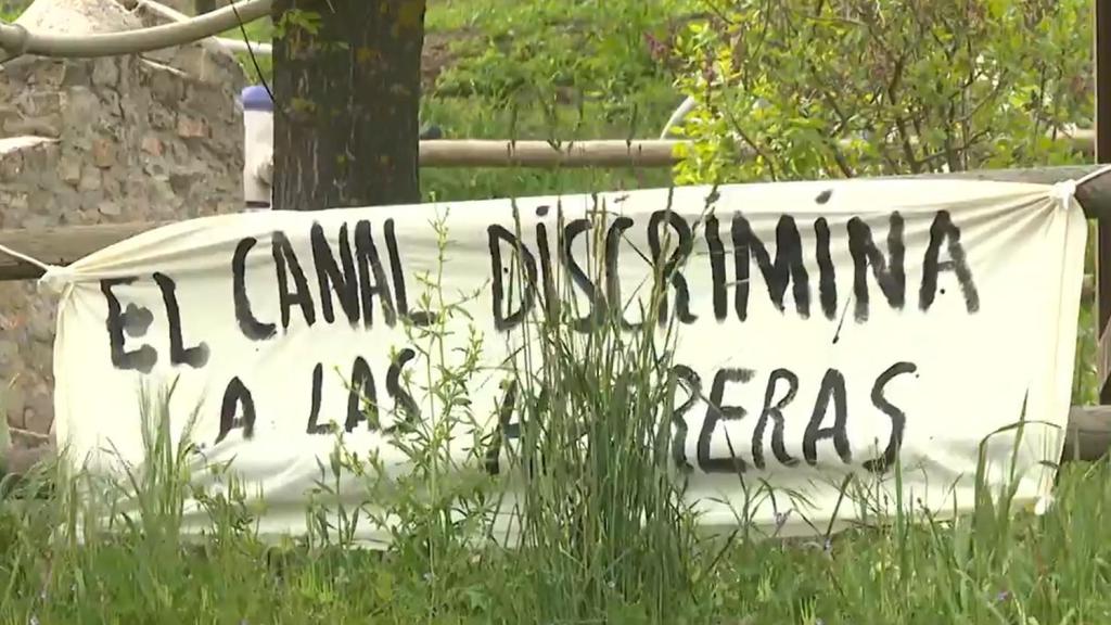 Una de las pancartas de Las Herreras.