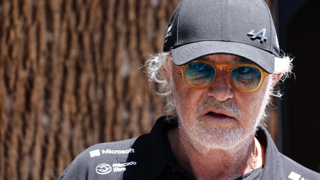 Flavio Briatore en el circuito de Imola durante el GP de Emilia-Romaña.